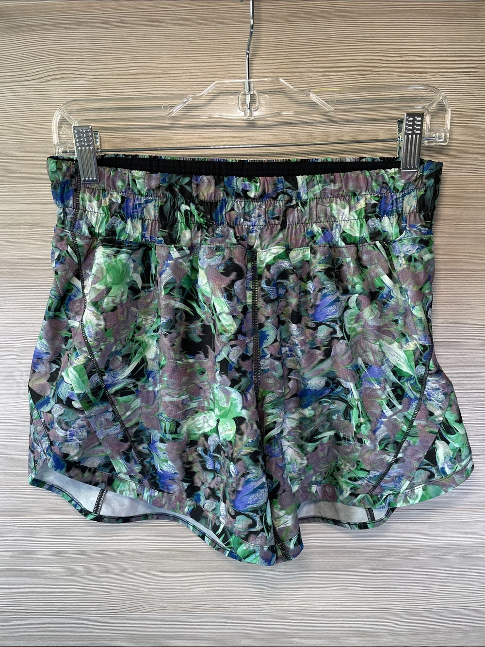 lululemon Mid Rise 5”  Green & Blue Rapid Flourish Multi Athletic Shorts Size 8